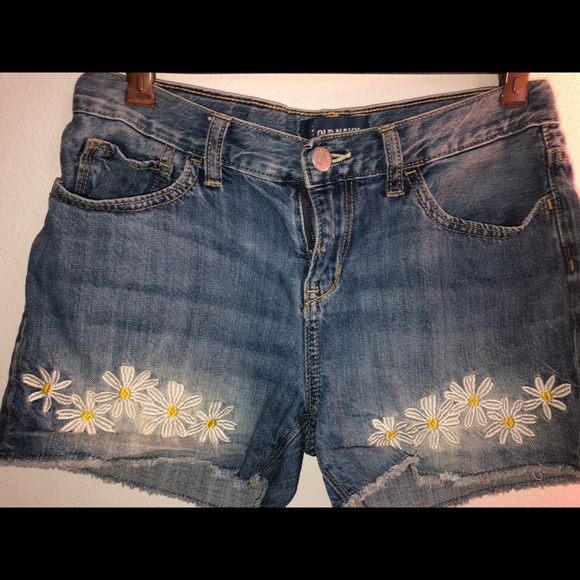 Old navy shorts - Picture 2 of 3